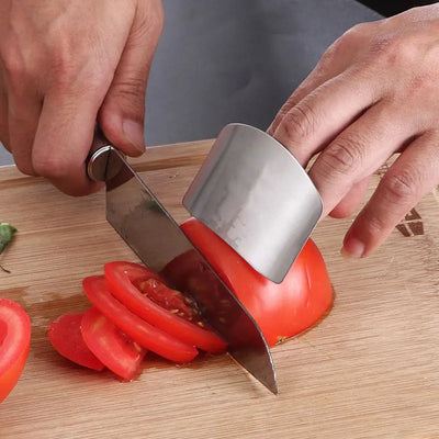 Protège-doigts en acier inoxydable – L’allié sécurité pour vos découpes en cuisine 🍅🔪
