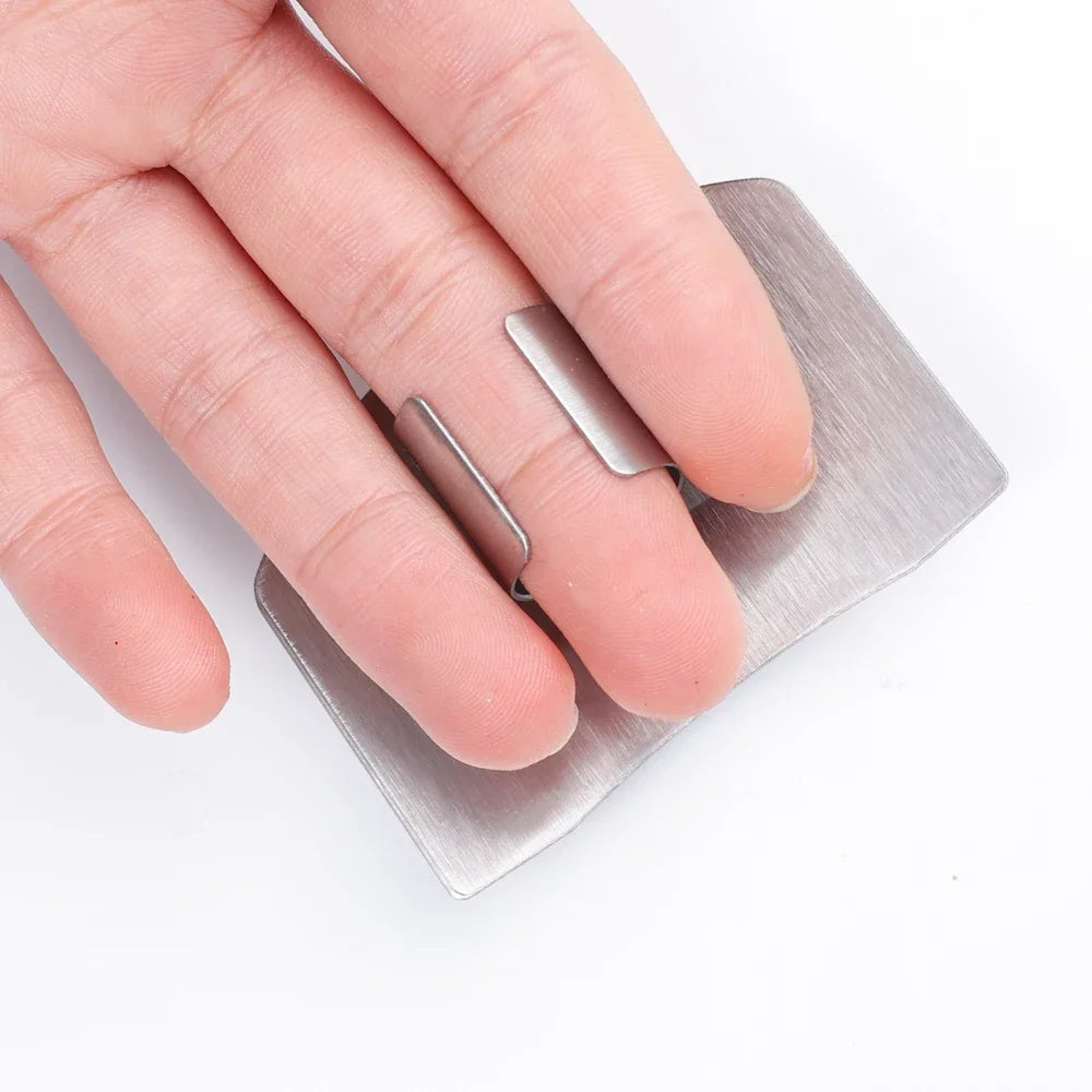 Protège-doigts en acier inoxydable – L’allié sécurité pour vos découpes en cuisine 🍅🔪