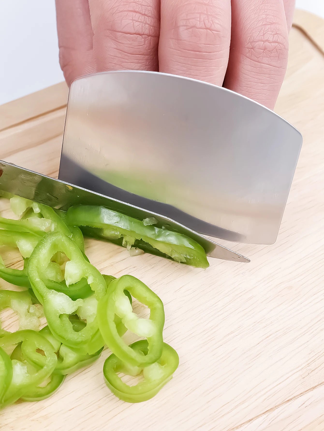 Protège-doigts en acier inoxydable – L’allié sécurité pour vos découpes en cuisine 🍅🔪