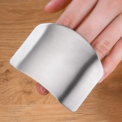 Protège-doigts en acier inoxydable – L’allié sécurité pour vos découpes en cuisine 🍅🔪